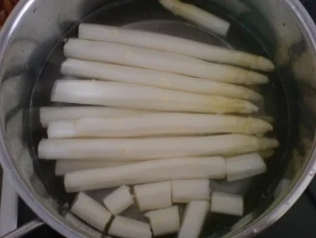 Frischer Spargel mit Salzkartoffeln und Klopsen - Rezept - Bild Nr. 6