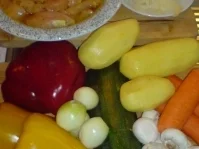 Rezept: Marinierte Hähnchenbrust auf einem Kartoffel-Gemüsebett Bild Nr. 2 Marinierte Hähnchenbrust auf einem Kartoffel-Gemüsebett - Rezept - Bild Nr. 2