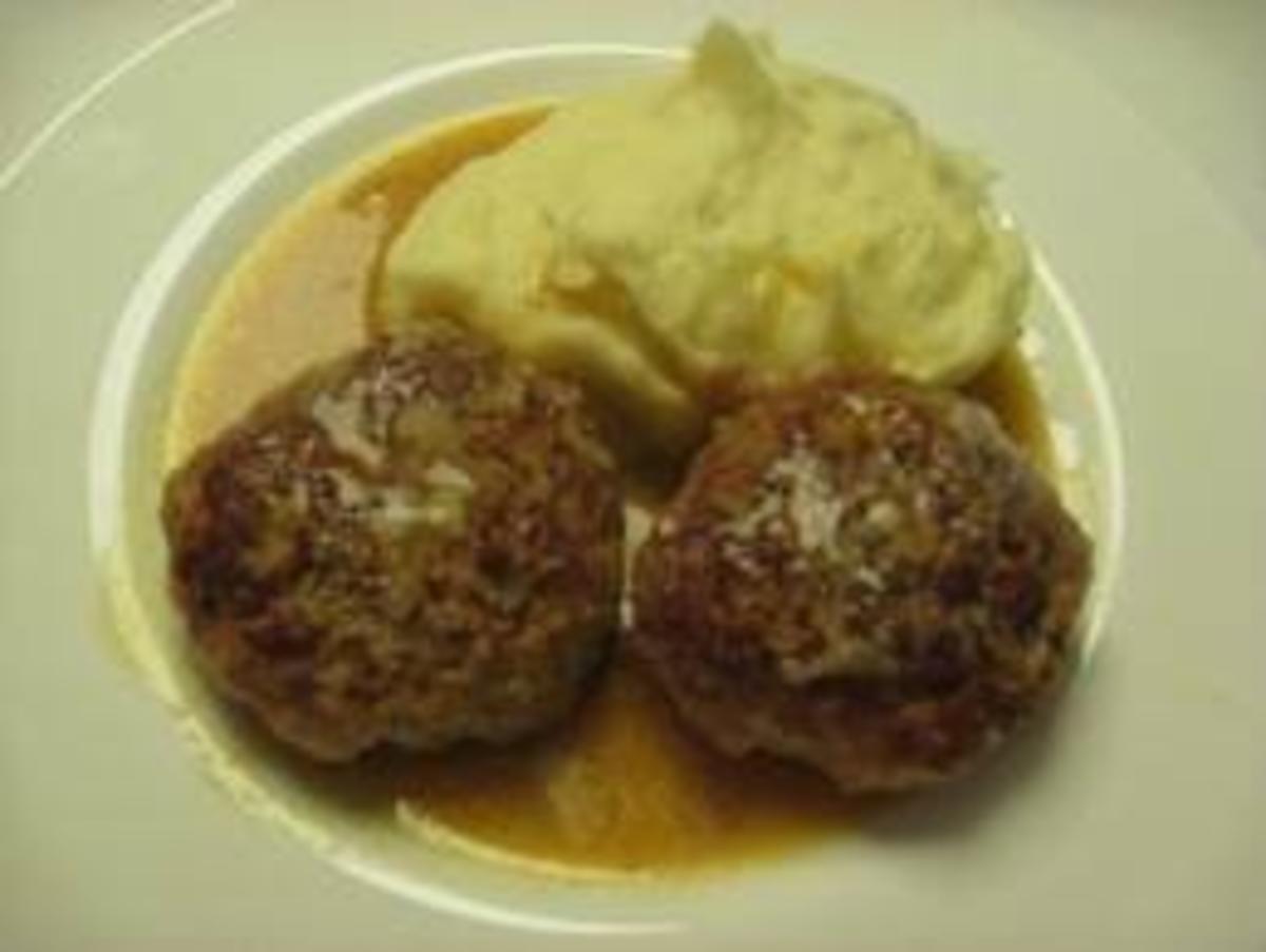 Fleischlaibchen mit Kartoffelpüree und gerösteten Zwiebelringen -
Rezept Durch exschusti1