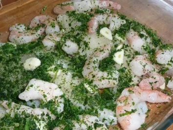 Schollenfilets und Riesengarnelen treffen Zitrone,Knoblauch,Kraeuter,Cashewkerne und Tomaten - Rezept - Bild Nr. 2