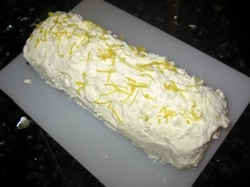 Rezept: Zitronensahnerolle Zitronensahnerolle - Rezept
