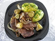 Hühnerleber mit Baby-Artischocken und Zwiebeln - Rezept