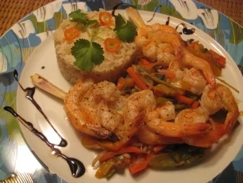 Rezept: Scampis auf Zitronengrasspieß an süß-saurem Wokgemüse & Chili- Basmatireis Bild Nr. 2 Scampis auf Zitronengrasspieß an süß-saurem Wokgemüse & Chili- Basmatireis - Rezept - Bild Nr. 2