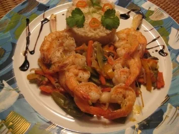 Rezept: Scampis auf Zitronengrasspieß an süß-saurem Wokgemüse & Chili- Basmatireis Bild Nr. 3 Scampis auf Zitronengrasspieß an süß-saurem Wokgemüse & Chili- Basmatireis - Rezept - Bild Nr. 3