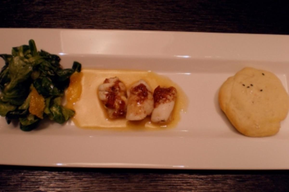 Bilder für Schollenröllchen mit Orangenbutter an Feldsalat und Fladenbrot - Rezept