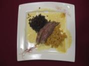 Lammfilet mit Kaffeegewürz auf Curryschaum und zweierlei Linsen - Rezept