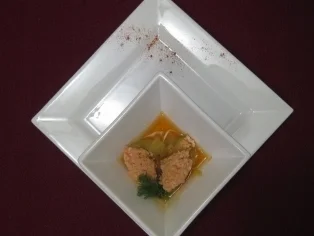 Seeteufel-Nockerln in Chili-Gurkenfond - Rezept