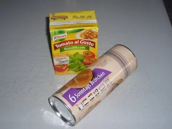 Kikis Minipizzas aus Sonntagsbrötchen-Teig zum Fertigbacken - Rezept - Bild Nr. 2