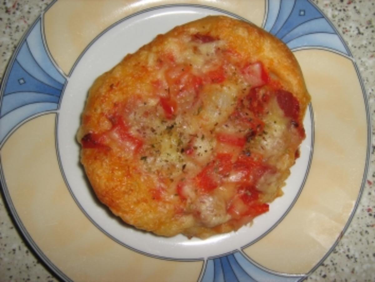 Kikis Minipizzas aus Sonntagsbrötchen-Teig zum Fertigbacken - Rezept - Bild Nr. 6