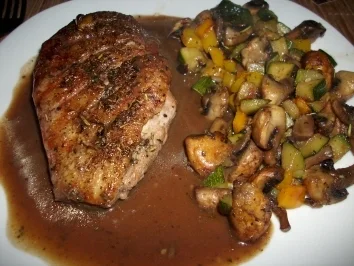 Entenbrust auf Zucchini, Paprika und Champignon Gemüse - Rezept - Bild Nr. 2