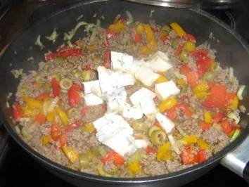 Rezept: Penne mit Gorgonzola, Hack und Überraschung Bild Nr. 5 Penne mit Gorgonzola, Hack und Überraschung - Rezept - Bild Nr. 5