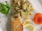 Rezept: Lauwarmer Kartoffelsalat mit Steinpilzen und Zanderfilei Lauwarmer Kartoffelsalat mit Steinpilzen und Zanderfilei - Rezept