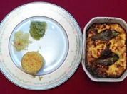 Fischbobotie mit gelbem Reis, selbst gemachten Sambals und Chutney - Rezept