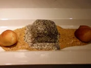 Mohngefrorenes mit Mandelsoße und Buchteln (süße Hefeknödel) - Rezept