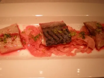 Rezept: Makrele mariniert mit Tequila und Limettensaft auf Fenchel und Granatapfel Makrele mariniert mit Tequila und Limettensaft auf Fenchel und Granatapfel - Rezept