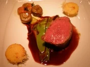 Rezept: Tournedos vom Rind an Rotwein-Schokoladensoรe dazu Polentataler Tournedos vom Rind an Rotwein-Schokoladensoรe dazu Polentataler - Rezept
