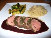 Lammfilet in Rosmarinkruste, mit Selleriepüree, Zucchini und Rotweinsauce - Rezept