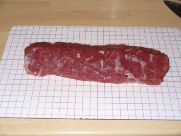 Lammfilet in Rosmarinkruste, mit Selleriepüree, Zucchini und Rotweinsauce - Rezept - Bild Nr. 2