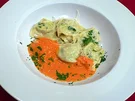 Steinpilzravioli in Salbeibutter auf Paprikaschaum - Rezept - Bild Nr. 8
