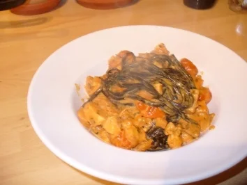 frische schwarze Tagliatelle mit Lachs und Cocktailtomaten - Rezept - Bild Nr. 7