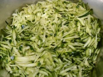 scharfe Zucchini-Kartoffelpuffer treffen auf..... - Rezept - Bild Nr. 2