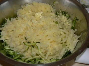 scharfe Zucchini-Kartoffelpuffer treffen auf..... - Rezept - Bild Nr. 3