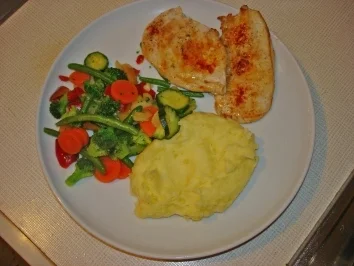 Schweinesteaks mit Gemüse und Kartoffelbrei - Rezept