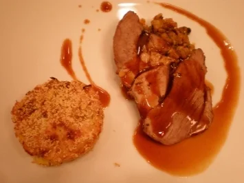 Gebratene Lammkeule an überbackenen Limabohnen mit Parmesan - Rezept