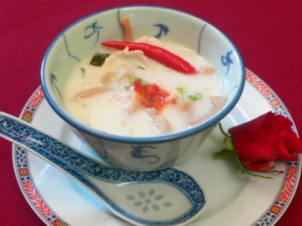 Tom Kha Gai – Hühnersuppe mit Kokosmilch - Rezept - kochbar.de