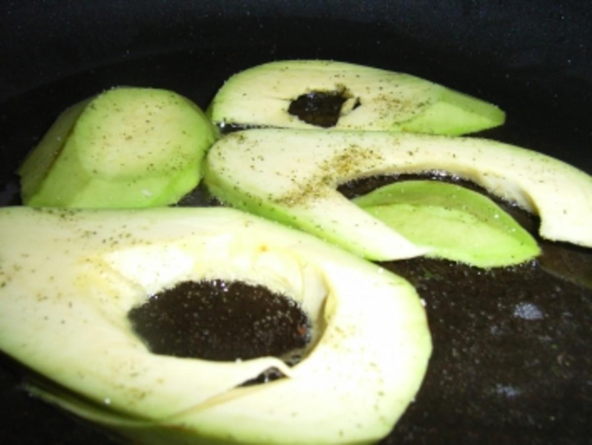 Antipasti: Avocado in Balsamico gebraten mit Käsehaube - Rezept - Bild Nr. 3