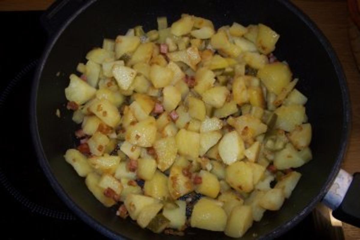 Bratkartoffeln mit Speck und Gurke - Rezept