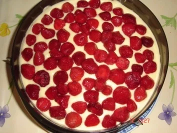 Rezept: Erdbeerkuchen mit Aprikose- Maracuja Decke Erdbeerkuchen mit Aprikose- Maracuja Decke - Rezept