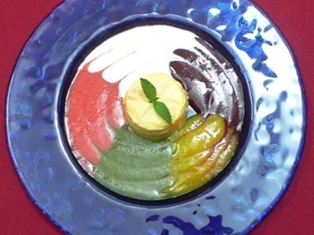 Rezept: Orangensoufflé mit verschiedenen Soßen Orangensoufflé mit verschiedenen Soßen - Rezept