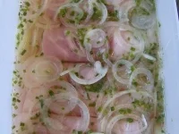 Zwiebelfleischröllchen sauer angemacht - Rezept