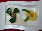 Mangold-Lachsröllchen mit Fenchelsamensoße und Safranreis - Rezept