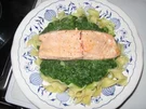 Lachs mit Spinat und Bandnudeln - Rezept