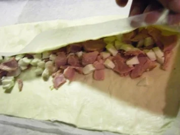 Rezept: Pikantes Gebäck: Selchroller-Strudel Bild Nr. 3 Pikantes Gebäck: Selchroller-Strudel - Rezept - Bild Nr. 3