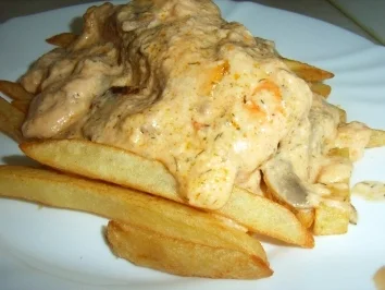 Lachs-Champigons-Gratin auf Pommes frittis - Rezept