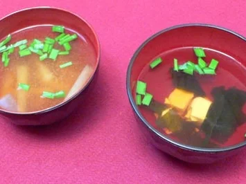 Rezept: Miso- und Wakamesuppe Miso- und Wakamesuppe - Rezept