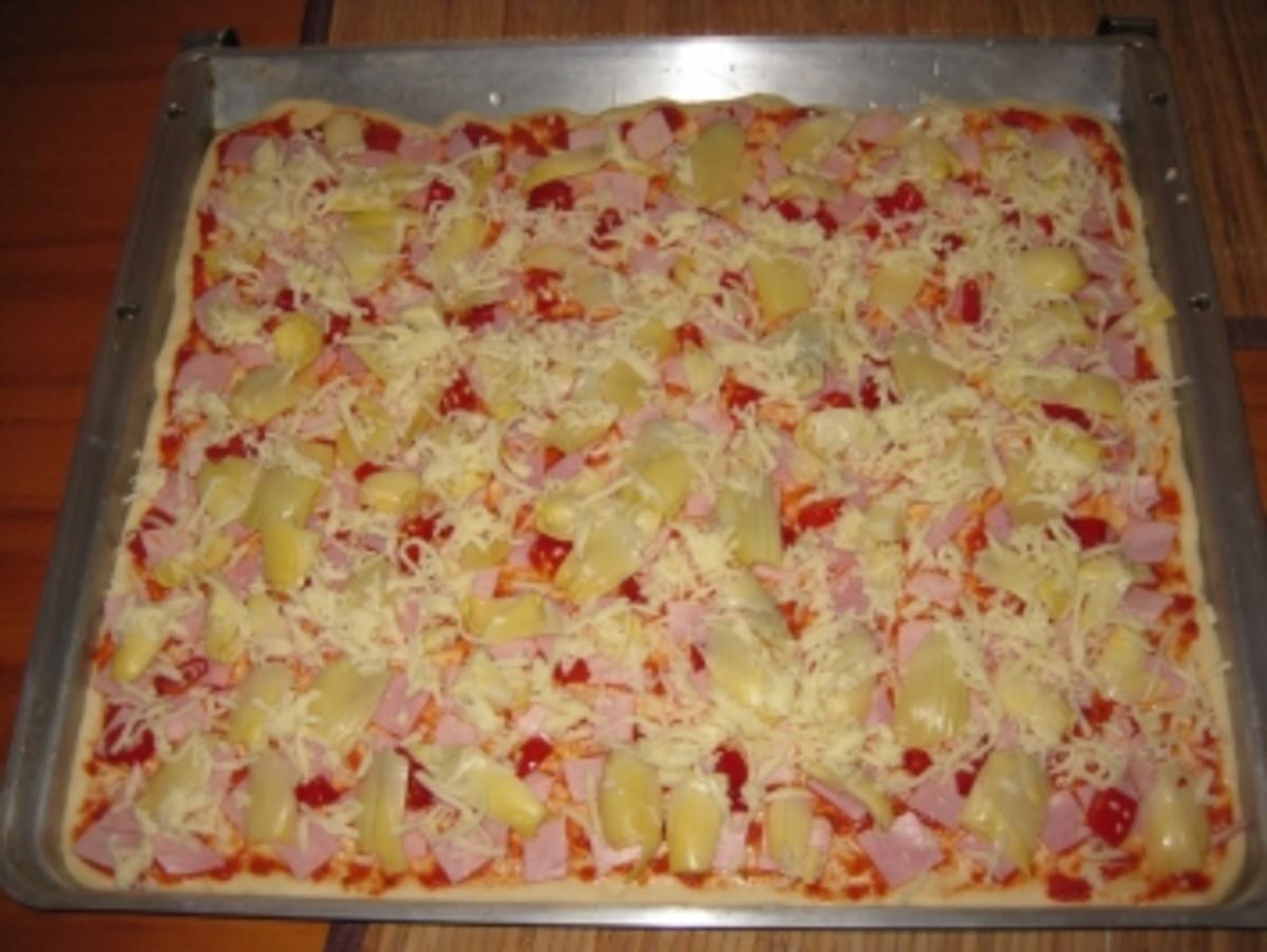 Pizza mit Artischocken, Schinken und Peperoni - Rezept