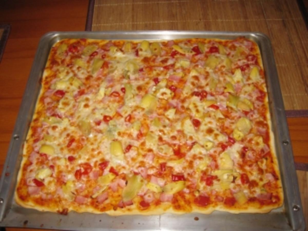 Pizza Mit Artischocken Schinken Und Peperoni Rezept Kochbar De