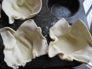 Blätterteigpasteten mit Ananas-Schinken-Füllung - Rezept - Bild Nr. 2