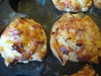 Blätterteigpasteten mit Ananas-Schinken-Füllung - Rezept