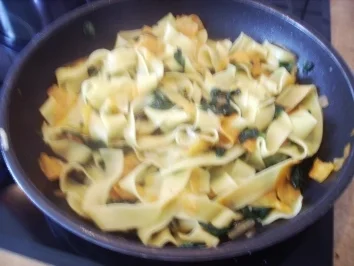 Bärlauchnudeln mit Karotten - Rezept