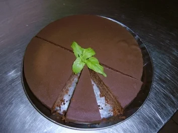 Rezept: Schokoladenkuchen mit gerösteten Mandeln (ohne Mehl) Schokoladenkuchen mit gerösteten Mandeln (ohne Mehl) - Rezept