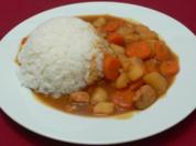 Japanischer Curryreis mit Fleischsoße und eingelegtem Rettich - Rezept