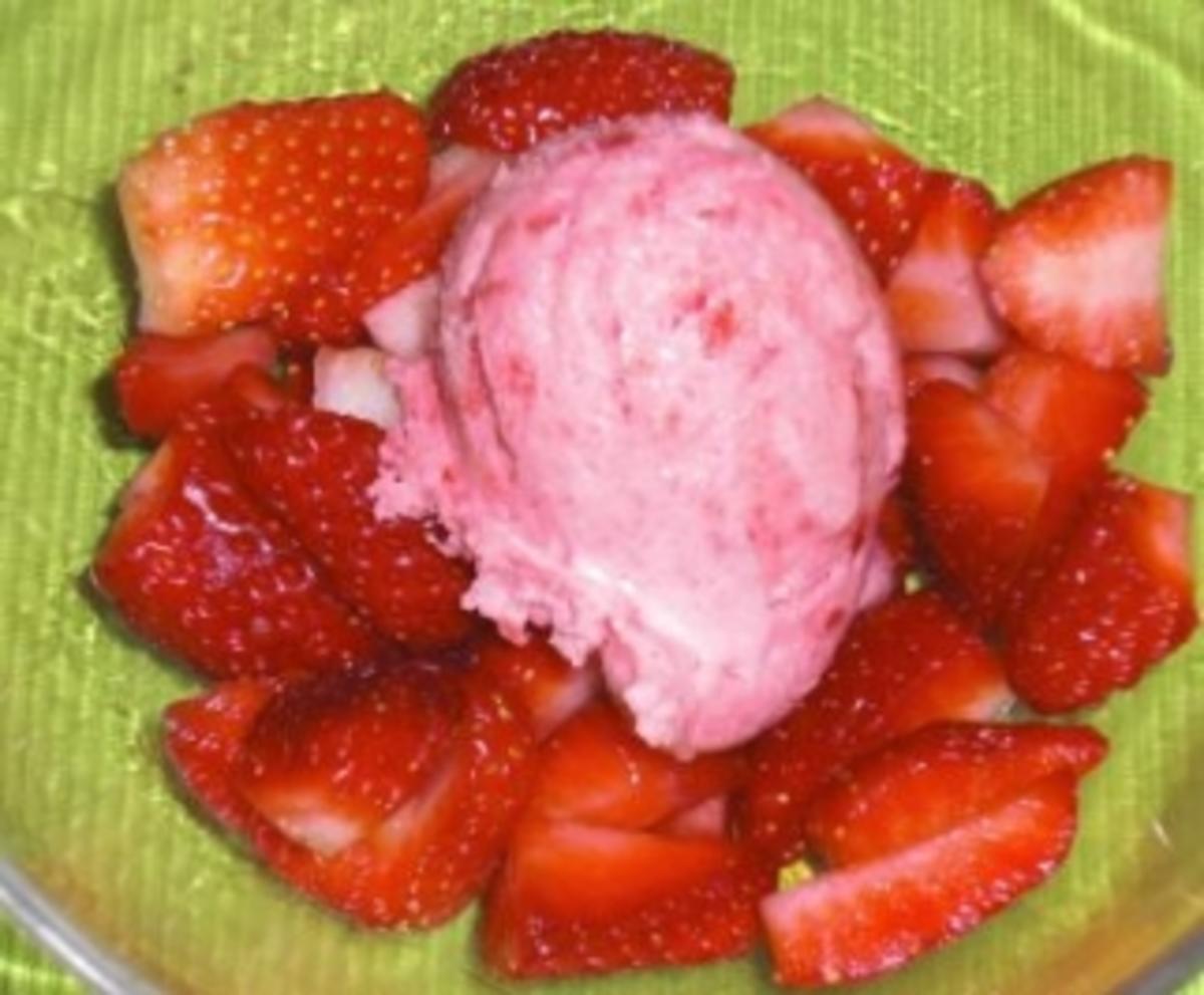 Eis selbstgemachtes Fruchteis Erdbeer, Kiwi oder ... - Rezept mit Bild ...