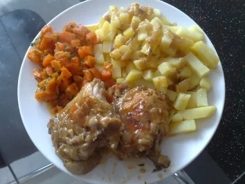 Rezept: Estragonhühnchen mit Kartoffelstäbchen und Möhren Estragonhühnchen mit Kartoffelstäbchen und Möhren - Rezept