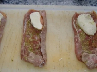 Rezept: Gefüllte Kalbsröllchen mit Tomatenragout Gefüllte Kalbsröllchen mit Tomatenragout - Rezept