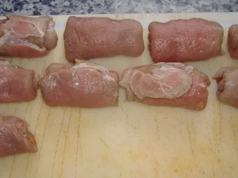 Rezept: Gefüllte Kalbsröllchen mit Tomatenragout Gefüllte Kalbsröllchen mit Tomatenragout - Rezept